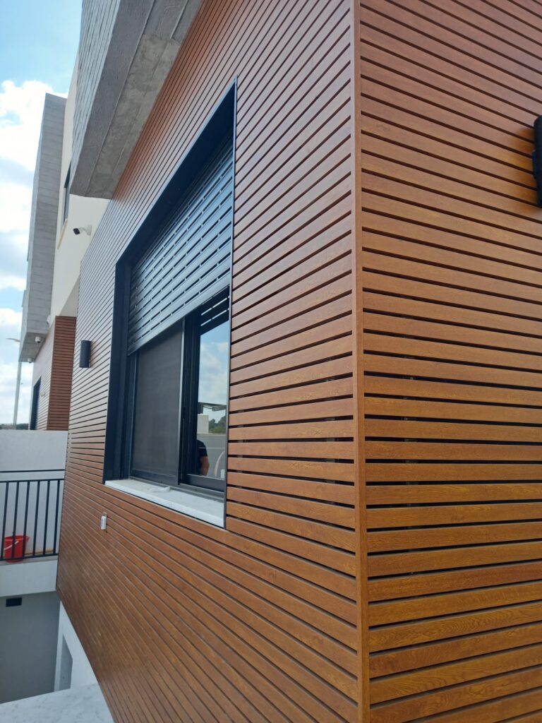 1c88fb27-567d-49e5-a251-891a773544c9